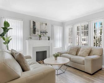 Bloomfield by AvantStay North Hollywood - Los Angeles - Living room