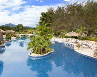 La Ensenada Beach Resort - Tela - Piscina