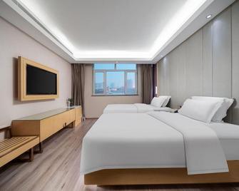 Lavande Hotels Urumqi Diwopu International Airport - Ürümqi - Bedroom