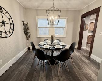 Prime location 3 bed 1.5 bath - South Heights - Dining room