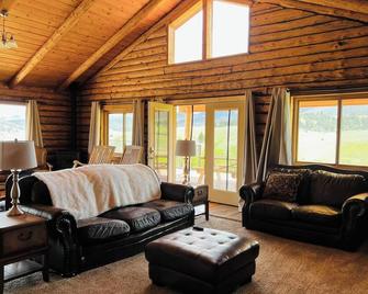 Montana Log Home on Private Acreage with Mountain Views - Butte - Sala de estar