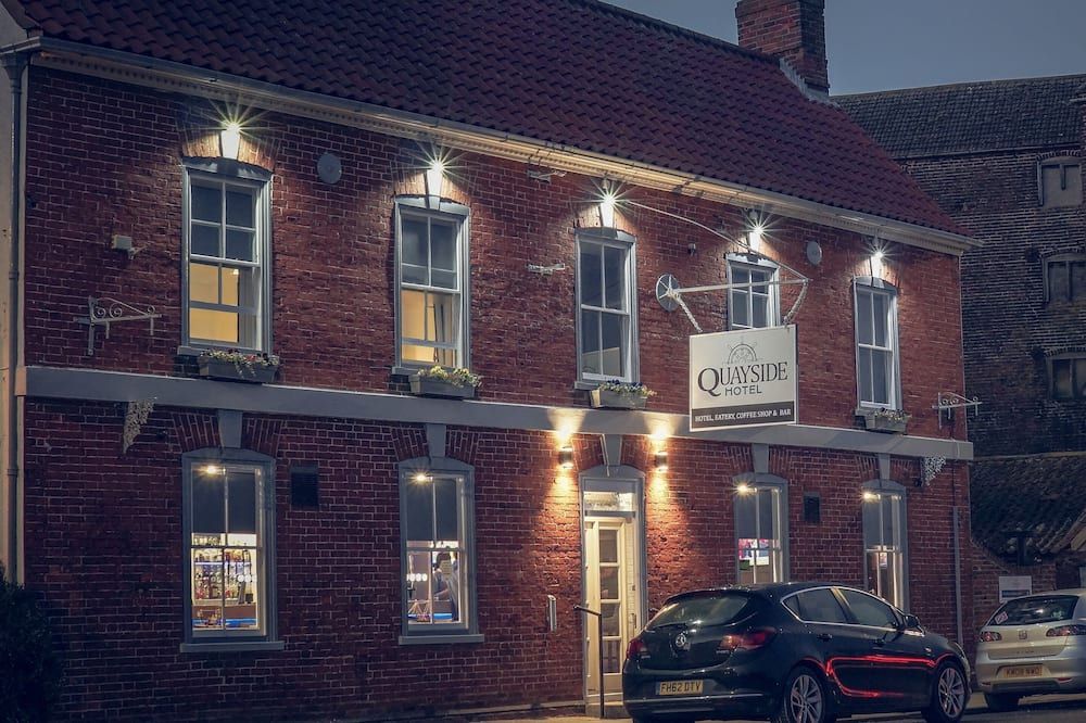 Quayside Hotel & Bar - Boston - Building