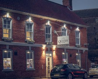 Quayside Hotel & Bar - Boston - Building