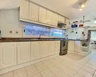 Luxury Vacation Rental/ Luxury Properties for Temporary Rentals - Punta del Este - Kitchen