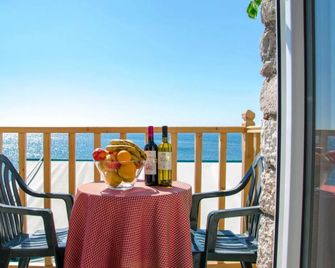 Tarsanas - Pythagorio - Balcony
