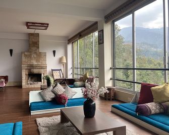 Cheerful Pool Villa - Gangtok - Living room