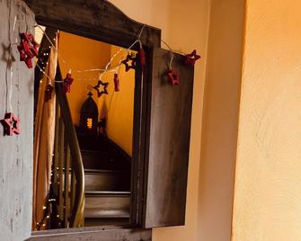 Private Room on 2nd Floor for Business, Study & Training-300Mbit, SmartTV - Bonn - Stairs