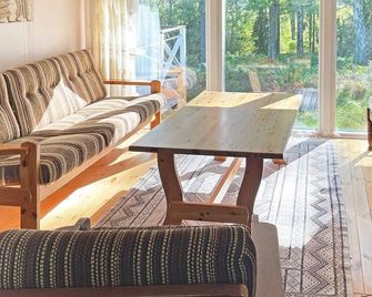 6 Person Holiday Home in Vingaker - Vingaker - Вітальня