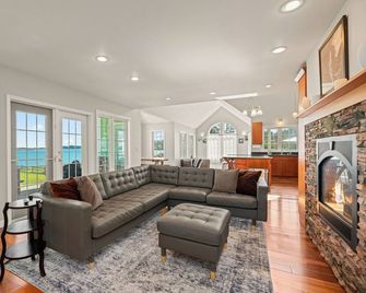 Waterfront Beach House - 2700 Sq Ft, Fiber, Mooring - Friday Harbor - Sala de estar