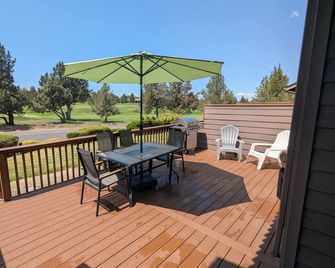 Aazure Like It - Eagle Crest Resort, Fun & Relaxation Headquarters - Redmond - Balcony