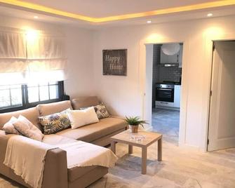 Luxury Loft Malaga Torremolinos Sol - توريمولينوس - غرفة معيشة