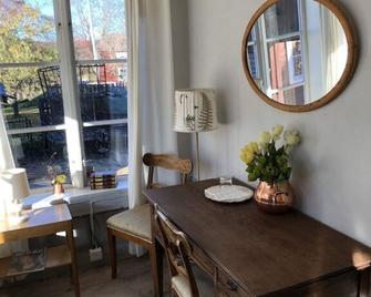 Frägsta Hälsingegård B&B - Näsviken - Comedor