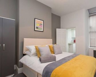 Townhouse @166 Ruskin Rd - Crewe - Bedroom