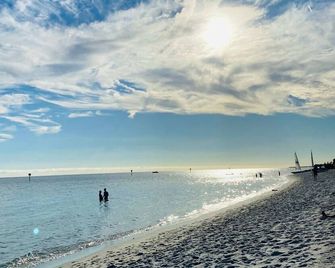Island Time Gorgeous Condo Steps To The Beach - Key West - Ranta