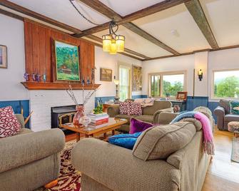 Brass Lantern Inn - Stowe - Phòng khách