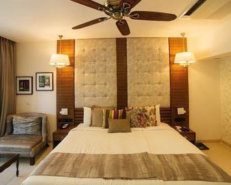 Acron Waterfront Resort - Baga - Bedroom