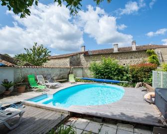 A L'Antan - La Ferme D'Octave - Saint-Hilaire-de-Villefranche - Zwembad