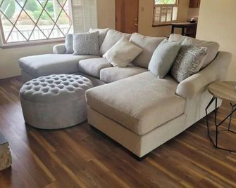 Extremely Chill 3 Bedroom Home - Long Beach - Living room