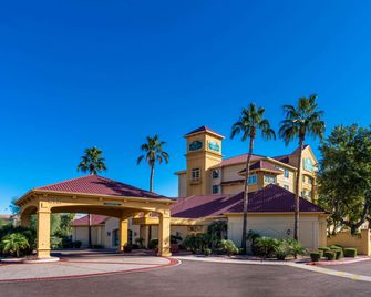La Quinta Inn & Suites by Wyndham Phoenix West Peoria - Peoria - Budova