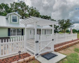 Green Acres House sleeps 6. - Citra - Building