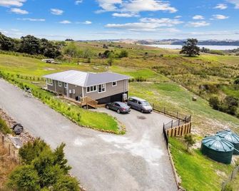 A symphony of rural and sea views! - Kaiwaka - Edificio