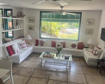 House in Angra dos Reis with exclusive Pier and Prainha - Angra dos Reis - Sala de estar