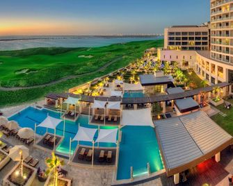 Crowne Plaza Abu Dhabi - Yas Island By IHG - Abu Dhabi - Piscina