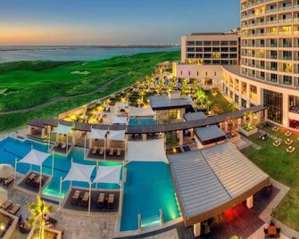 Crowne Plaza Abu Dhabi - Yas Island By IHG - Abu Dabi - Piscina