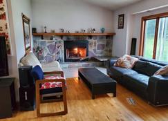 Glenwood Home 4 Bedroom br-2 Bathroom-56 acres - Delaware Water Gap - Pokój dzienny