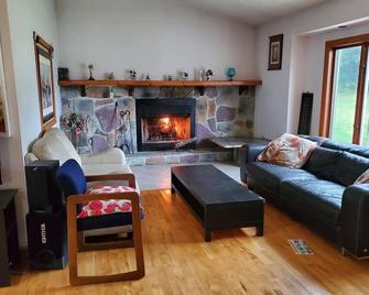 Glenwood Home 4 Bedroom br-2 Bathroom-56 acres - Delaware Water Gap - Living room