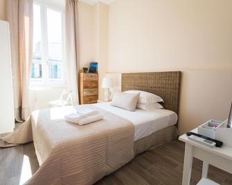 Emily Rooms - Sanremo - Camera da letto