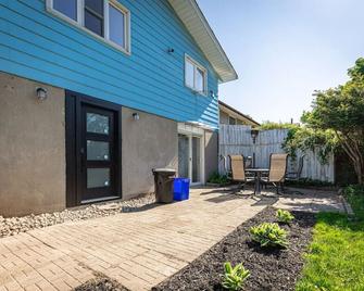 2br Sleeps 6 +wifi+parking+pet - Kitchener - Patio