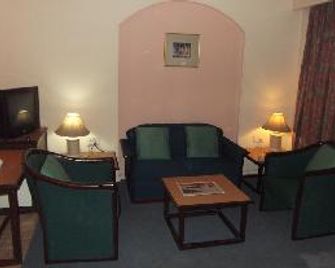 Hotel Bluehill - Bhavnagar - Living room