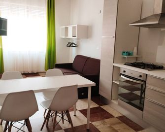Thomas'home - Comiso - Kitchen