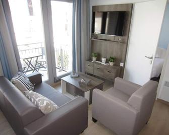 Suite For 4 People - Bray-Dunes - Salon