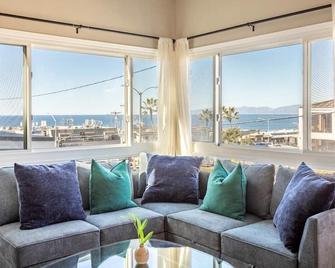 Ocean Views Manhattan Beach 2 Bedroom Parking - Manhattan Beach - Living room