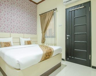 Lily Guest House - Malang - Habitación