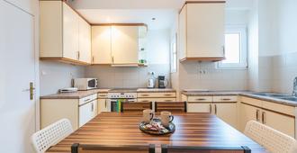 Spacious Holiday Family Home by Cloudkeys - Athens - Kitchen