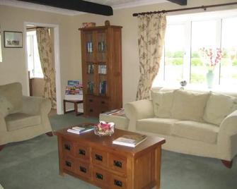 Crossroads House - Carlisle - Living room