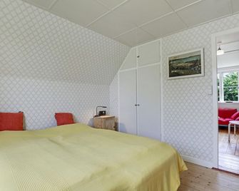 2 Bedroom Stunning Home in Roenne - Rønne - Schlafzimmer