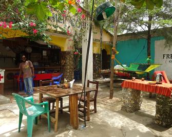 Homeland Swahili Lodge - Hostel - Nungwi - Patio