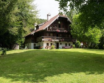 Haus Irrsee - Charming and Unique Austrian House right by the Irrsee & Mondsee - Tiefgraben - Gebouw