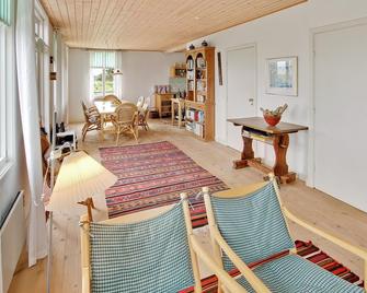Skaerven Beachfront Condos And Cottage - Nyborg - Wohnzimmer
