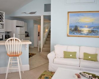 Steps to the beach, Hot tub & Parking - Tybee Island - Sala de estar