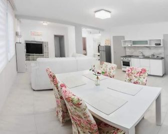 Corso Lux Apartman - Дьюла - Їдальня