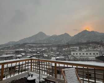 Beijing Yunsuli Private Hot Spring - Pekín - Balcón