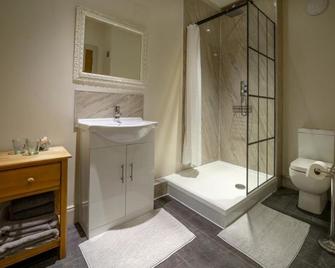 Kirkaig Lodge - Lochinver - Bathroom