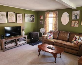 Best in the Bay!! 3B/1.5ba, Pet friendly Home - Alexandria Bay - Sala de estar