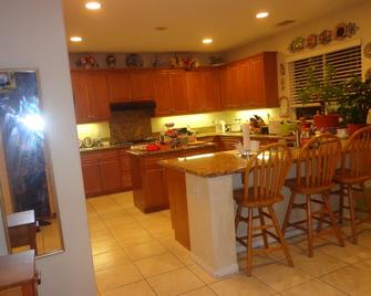 Don Room 3 - Lancaster - Kitchen