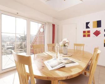 Kapitänshaus Nr 14 - Laboe - Essbereich